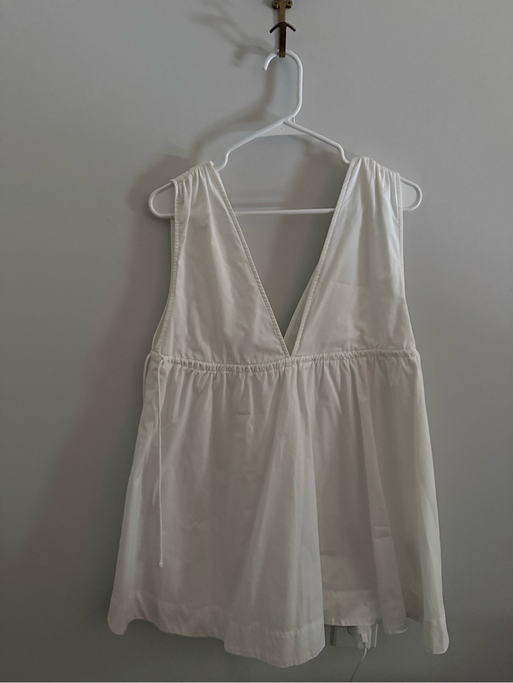 White V-Neck Sleeveless Dress